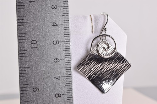Pendientes de gancho cuadrado espiral remolinado de plata esterlina 32 mm x 32 mm textura ondulada - Imagen 5 de 5