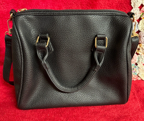 Gloria Vanderbilt Black Purse with Optional Detachable Shoulder Strap - Picture 4 of 8