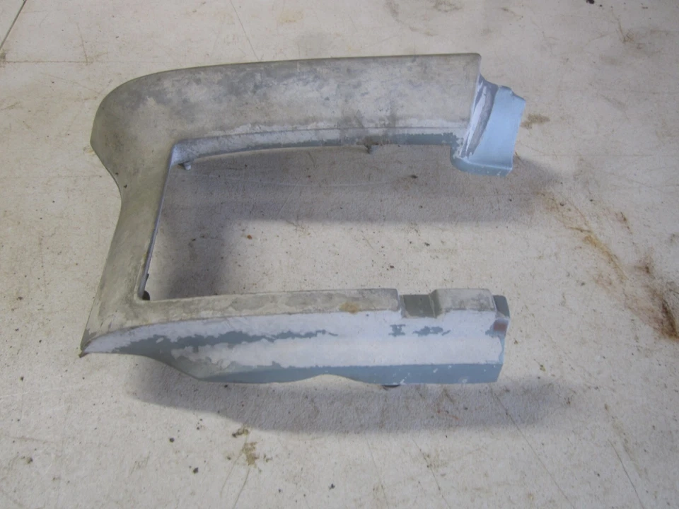 Oldsmobile 98 1968 extensión guardabarros trasero izquierdo 7728422 usado fabricante de equipos originales L@@K Foto 3 de 4