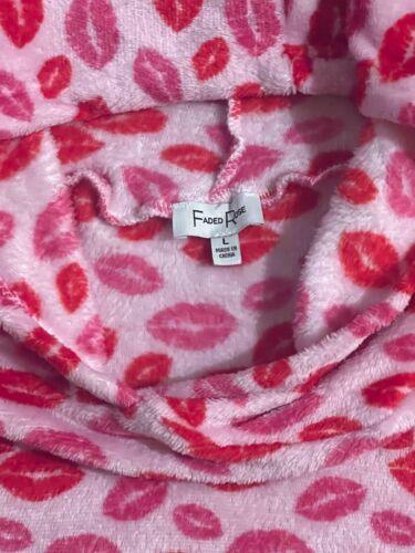 Faded Rose Pullover Hoodie Women's Lips All Over Long Sleeve Fleece Size XL - Picture 3 of 6
