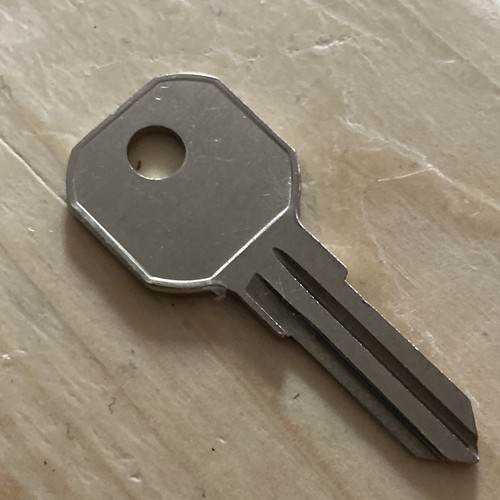 1611R Key Blanks Gas Cap Misc Toolbox - Picture 2 of 2