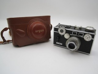 Macchina fotografica vintage Argus C 3 35 mm pellicola 50 mm obiettivo Cintar rivestito f/3 5 custodia in pelle