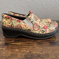 KLOGS WOMENS 8.5 PROFESSIONAL SLIP RESISTANT PATENT CLOGS SHOES HEARTS LOVE