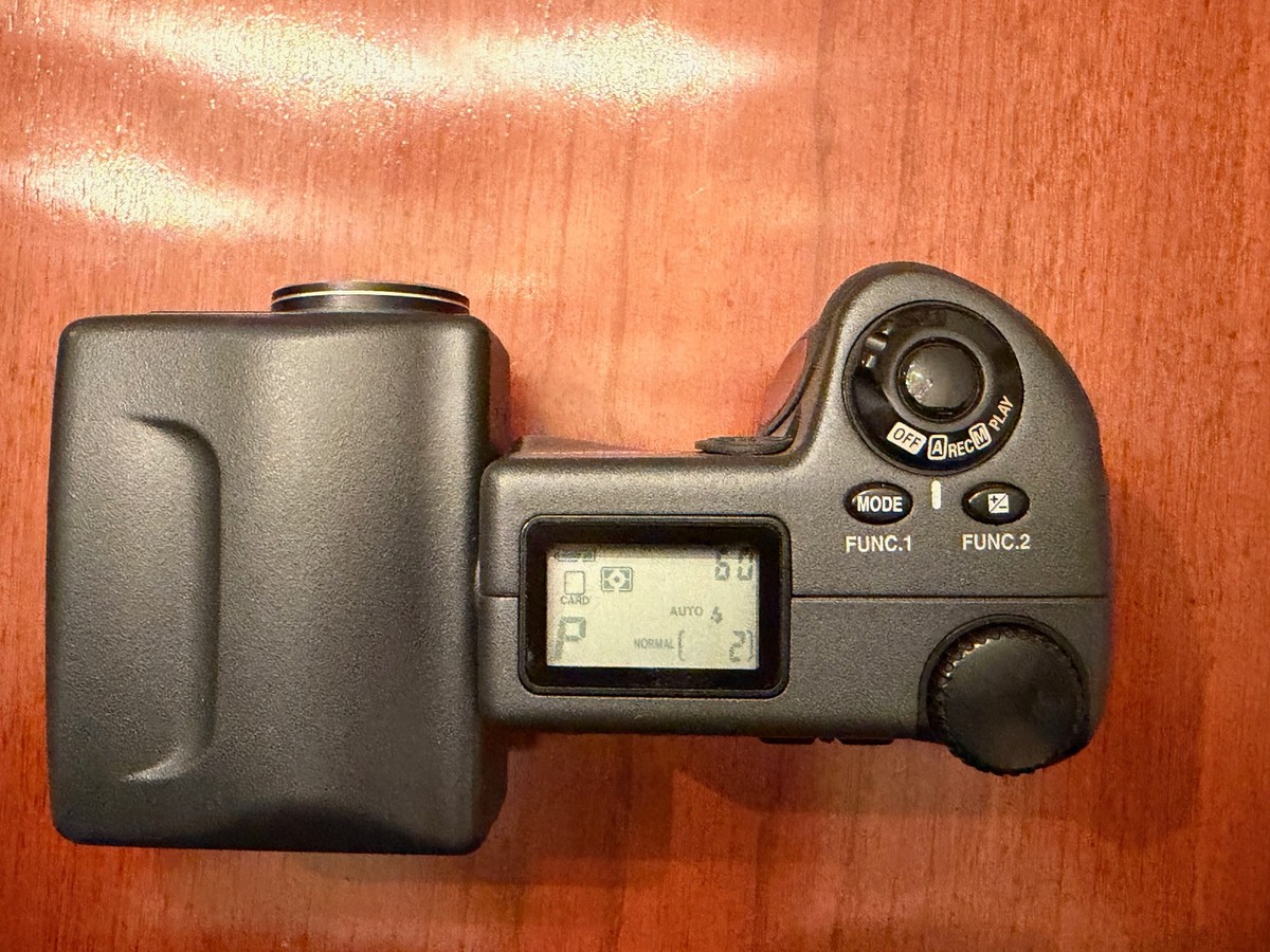Vintage Nikon Coolpix 990 Digital Camera with Box & Accessories