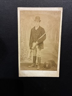 Viktorianisches Kabinettfoto von Kaninchenwilderer Spielehüter T. Wells Alton 1880er