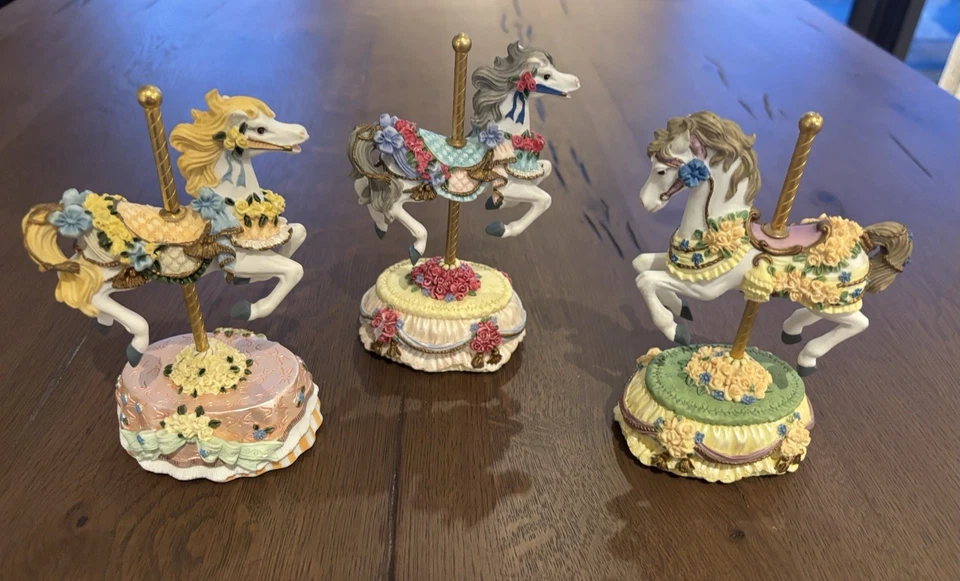 Juego de 3 caballos carrusel Melodies County Fair Yesterday, Rainbow Love Me Tender Foto 3 de 4