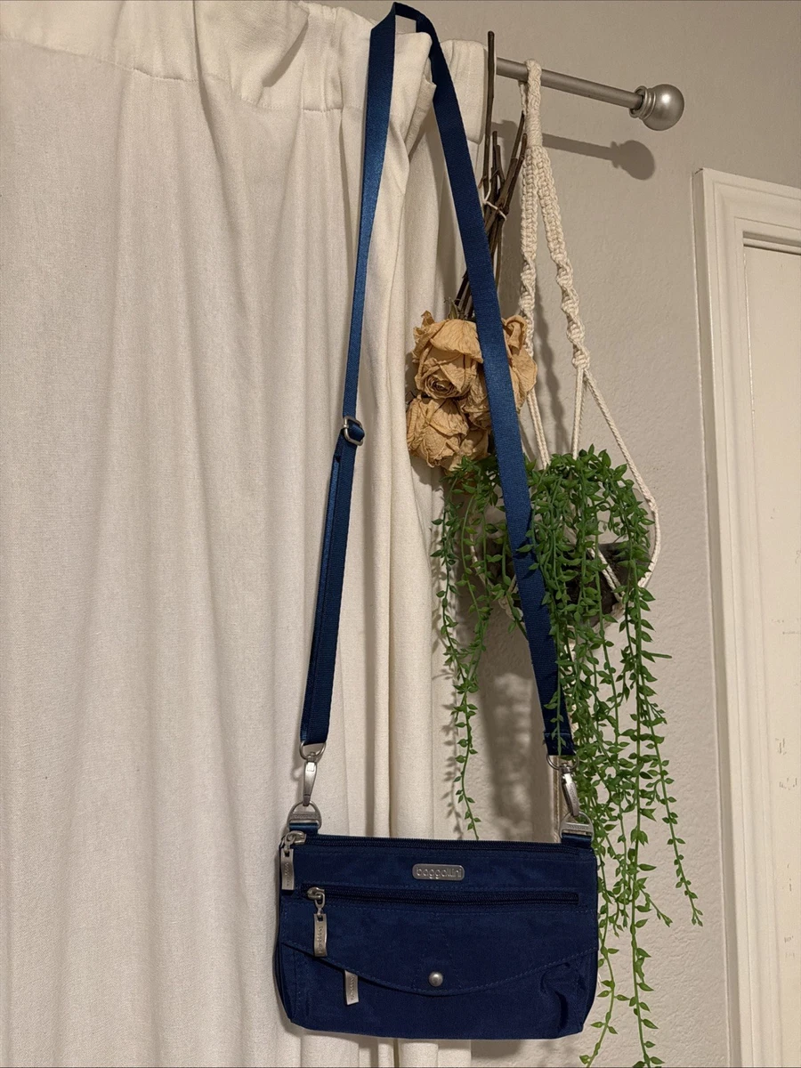baggallini plaza mini travel crossbody bag Swift for Women 7”w x 5.5”h x 2”d All your must-haves. One sleek