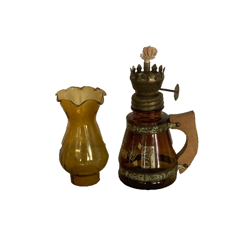 VINTAGE AMBER GLASS "LAS VEGS" LANTERN 8" OIL LAMP WITH SHADE AND WOODEN HANDLE - Picture 4 of 4