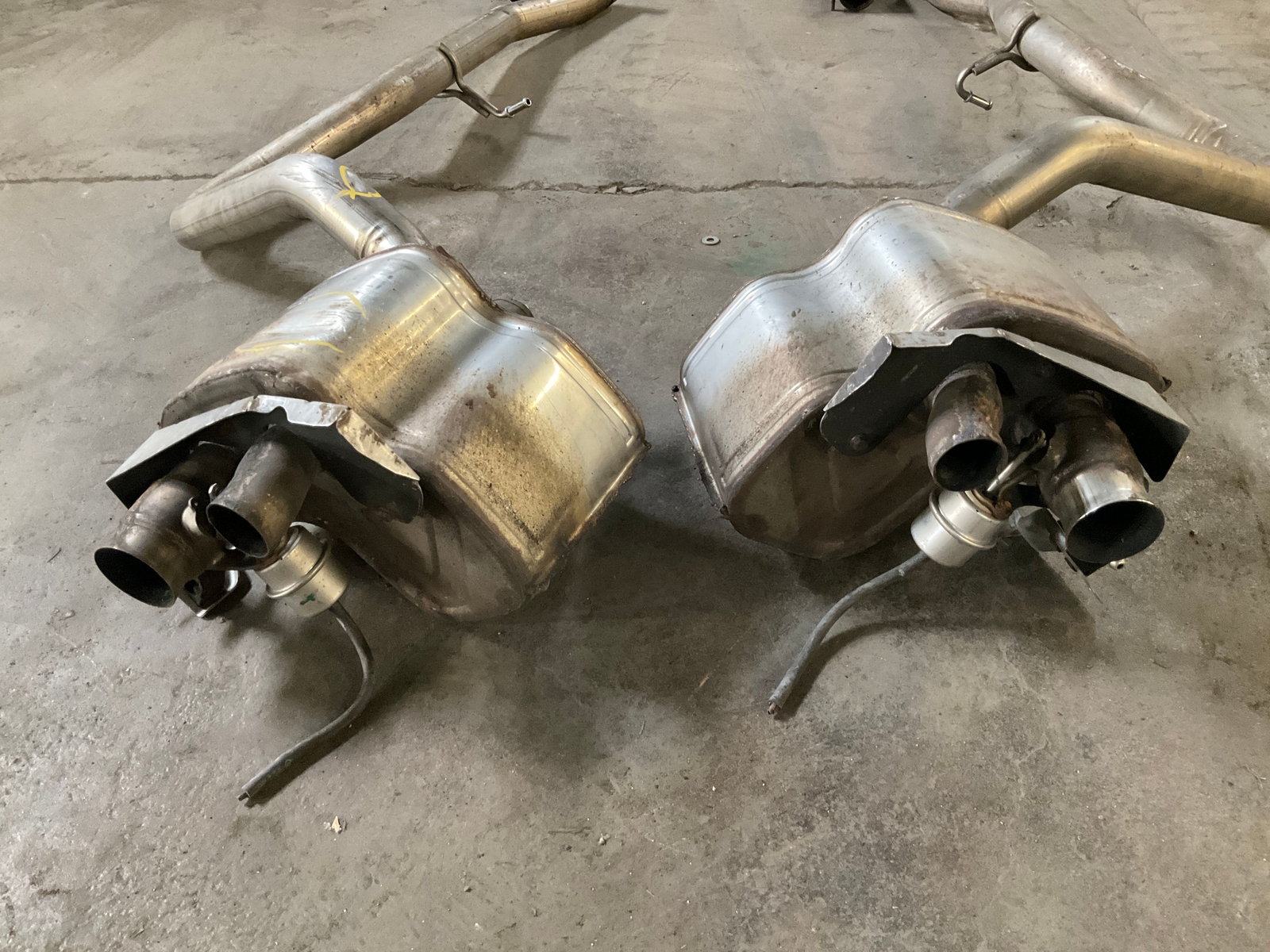 17-20 MASERATI Levante Rear Exhaust Muffler OEM