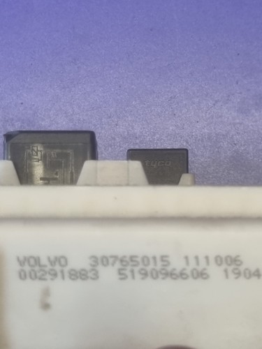 Boîte à fusibles Volvo V50 30765015 519096606 unité de commande - Picture 4 of 5