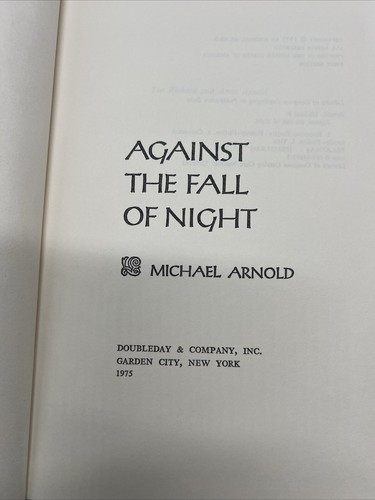 Against the Fall of Night Hardcover – 1975 First Edition by Michael Arnold - Foto 4 di 13