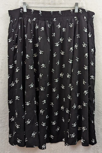 Falda Retro Chic by Torrid talla grande 2 o 2X Midi Estampada Calavera Negra Blanca 1121 - Imagen 2 de 4