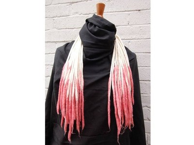 Handgefertigte blonde und rosa Woll-Dreadlocks - einzigartige Haarverlängerungen