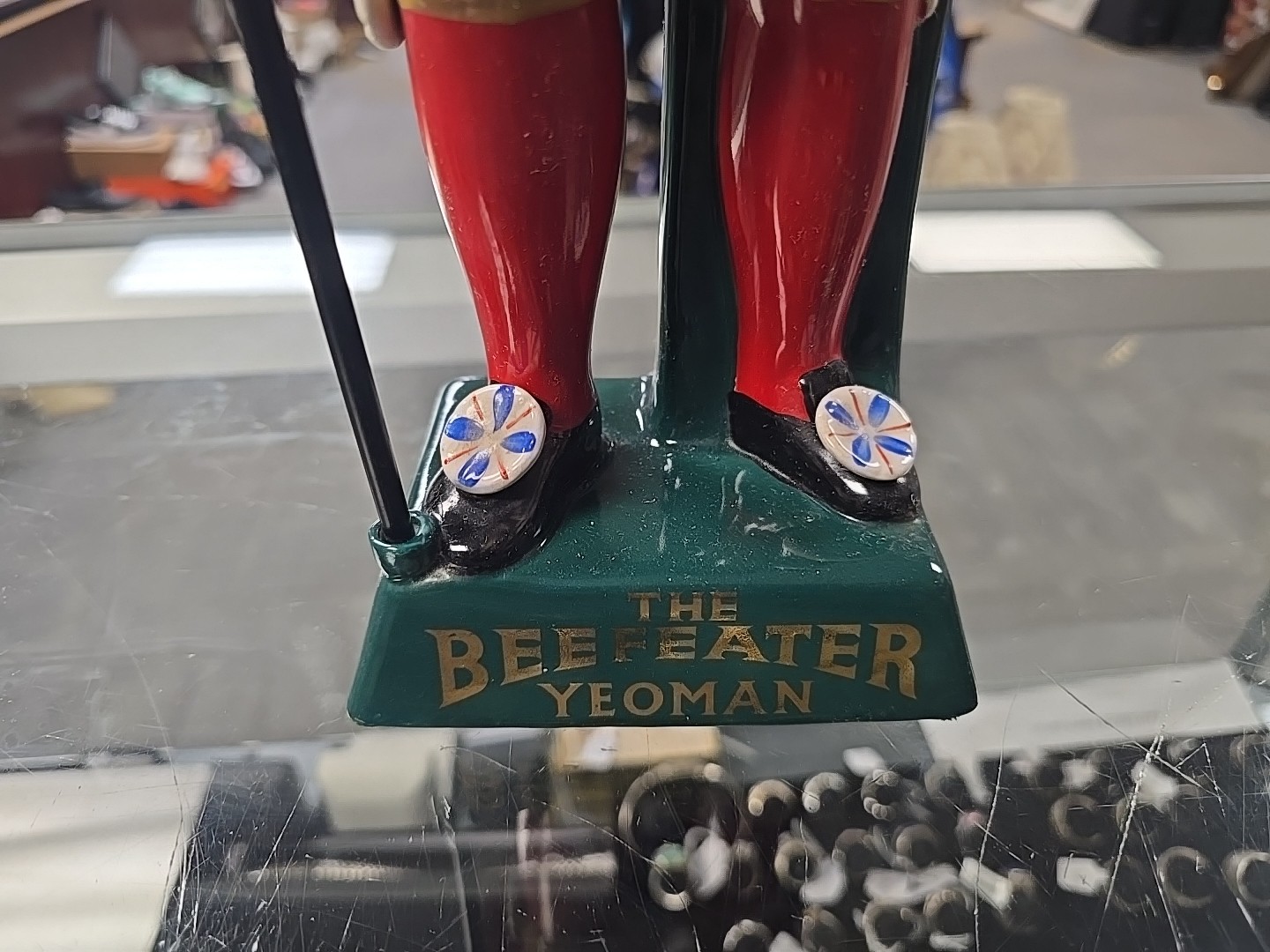 Vtg BEEFEATER GIN Hand Painted Bar Display Statue Decanter 