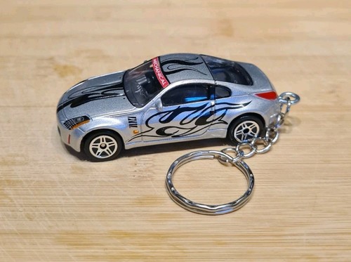 DIECAST MODEL CAR NISSAN FAIRLADY Z KEYCHAIN KEYRING - Picture 1 of 4
