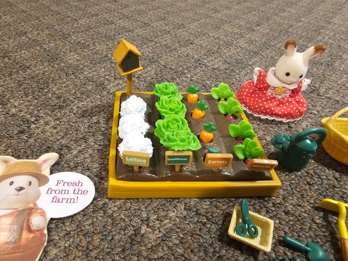 Li'l Woodzeez Garden Set Playset with Accessories and figure - Picture 4 of 6