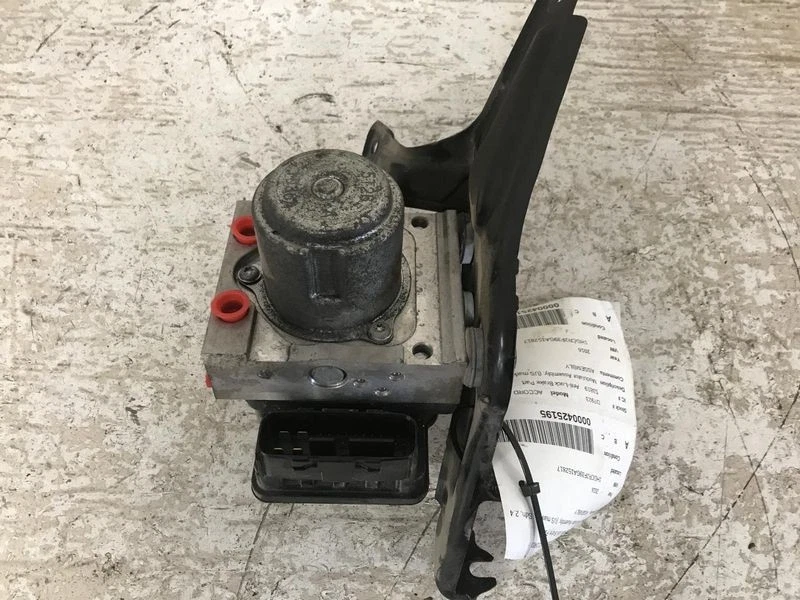 2016-2017 Honda Accord ABS Anti-Lock Brake Pump Assembly 2.4L, LX, AT (CVT) OEM Foto 2 de 4