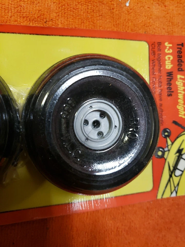 Du-Bro - 3-3/8" Light Weight J-3 Cub Wheels - New - Part 338TLC - Image 4 of 4