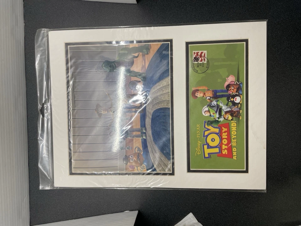 Arte e envelope de selo Disney Toy Story USPS Woody Buzz Rex Slinky Dog KG JD - Imagem 4 de 4