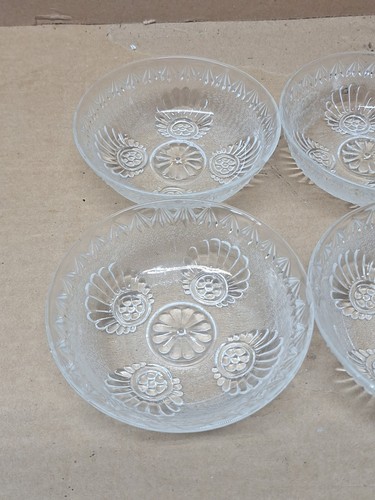 Set Of 4- Westmoreland clear Glass "Shell & Jewel" berry bowl, 4 3/8" - Picture 3 of 6