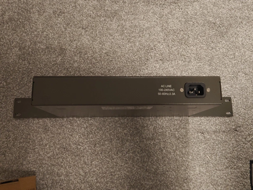 D-Link DES-1024D 24 Port Fast Ethernet Switch LAN 10/100Mbps Rack Mountable - Image 4 of 4