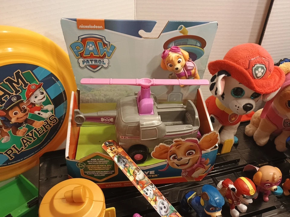 Enorme Lote 50+ Figuras, Vehículos, True Metal Diecast, Peluches, DVD, Etc. Foto 3 de 4