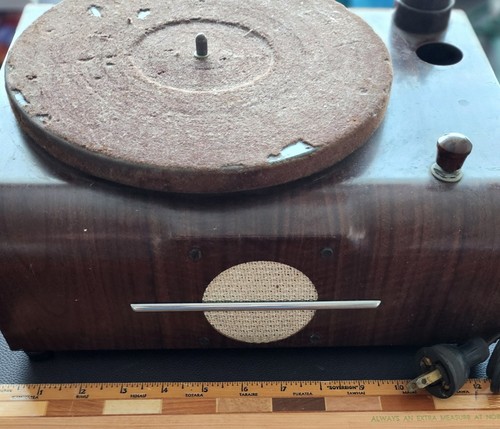 1946-1947 CORONADO Phonograph Model# 43-2027