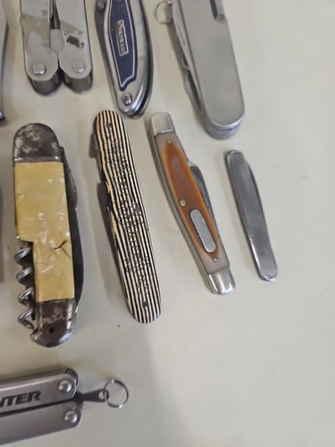 Lotto di 28 coltelli da tasca vintage. Leatherman, Kibalt, Artigiano, ecc. GB4 - Foto 5 di 16