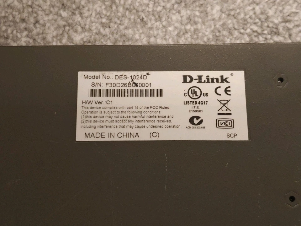 D-Link DES-1024D 24 Port Fast Ethernet Switch LAN 10/100Mbps Rack Mountable - Image 3 of 4