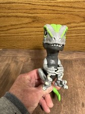 WowWee 2017 T-REX Tracker Fingerlings Green Grey Interactive Dinosaur Working