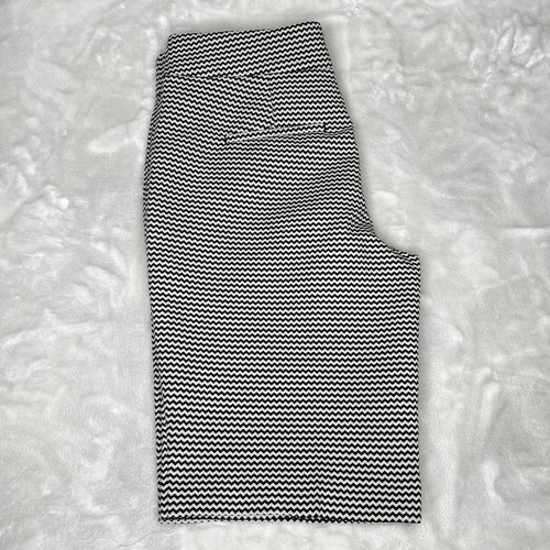 Ann Taylor Women's Black & White Striped Mid-Rise Stretch Bermuda Shorts Size 2 - Picture 6 of 11