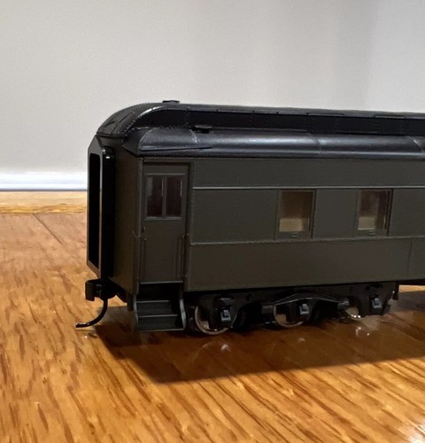 HO Walthers 932-10251 Pullman Heavyweight 3-2 Lounge Observation Passenger Car - Picture 7 of 13