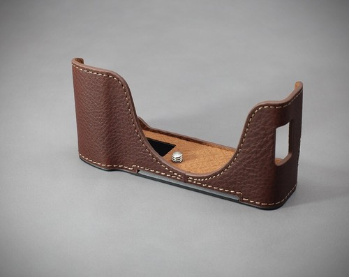 LIM'S Genuine Leather Camera Half Case Dovetail Plate For FUJIFILM X100VI Brown - Picture 4 of 14