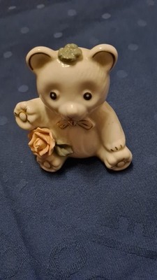 Teddybär mit Rose Porzellan handbemalt