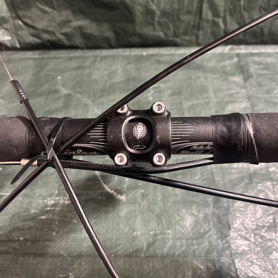 Manillar de ciclocross Salsa Moto Ace Bell Lap Drop con palancas de freno Tektro Foto 2 de 4