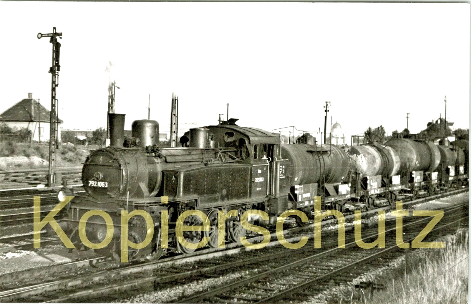 Foto - ÖBB 792.1063 (ex BBÖ/DRB 92 1063) in Wien-Simmering 1954 - Bild 1 von 1
