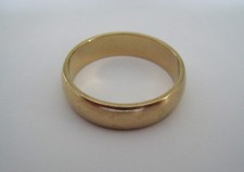 Heavy Solid 9ct Gold Ring / Wedding Band 6.7g - B