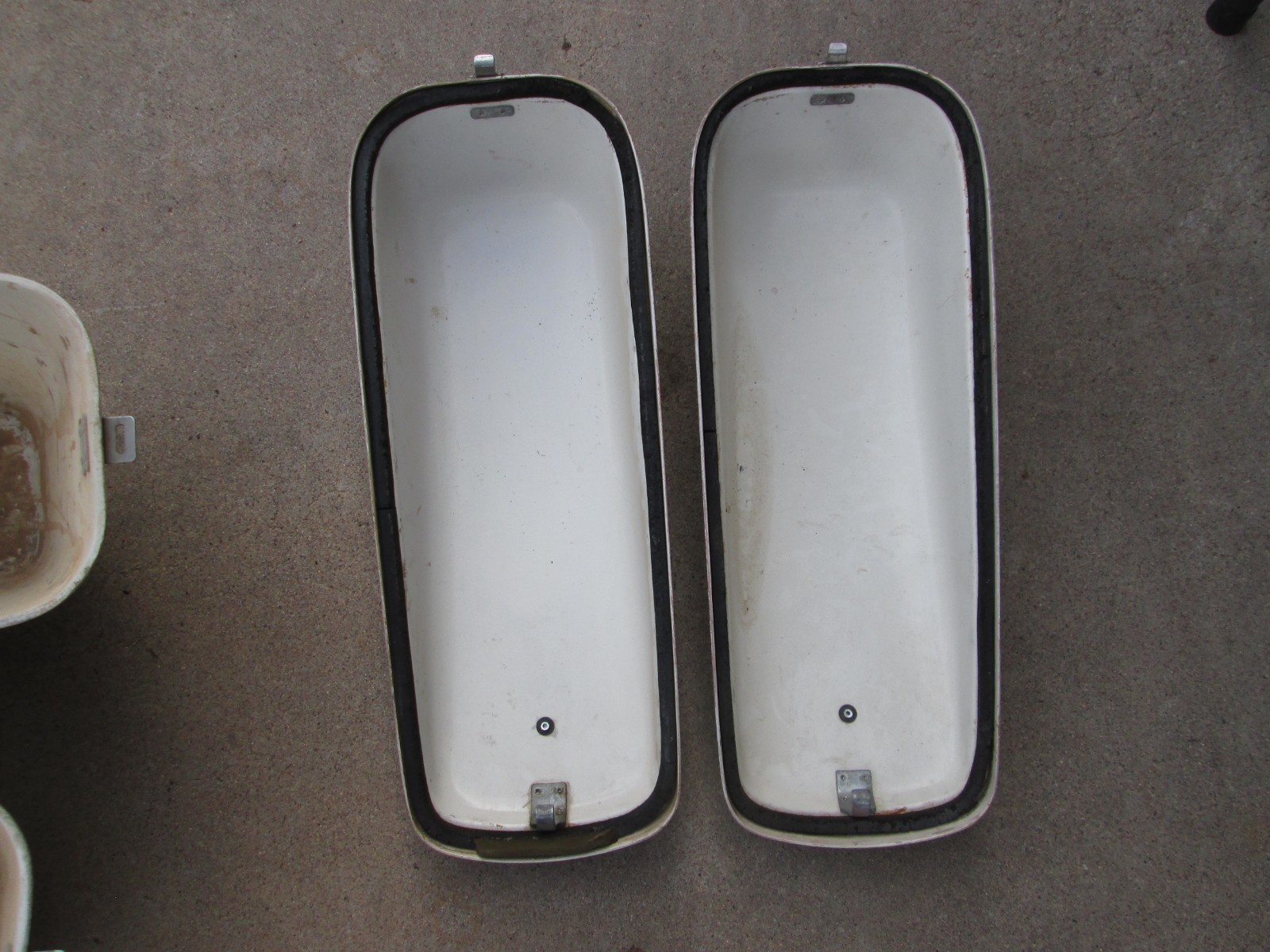 Harley-Davidson Original Paint Saddlebags w/Key and Mounts Shovelhead FLH OEM