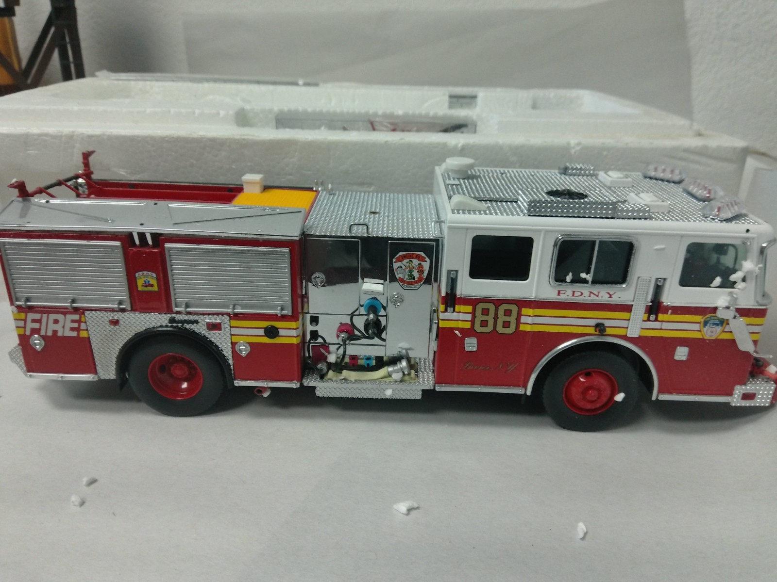 Code 3 FDNY Engine 88 Seagrave Pumper - Limited Edition #2811/3500 - READ