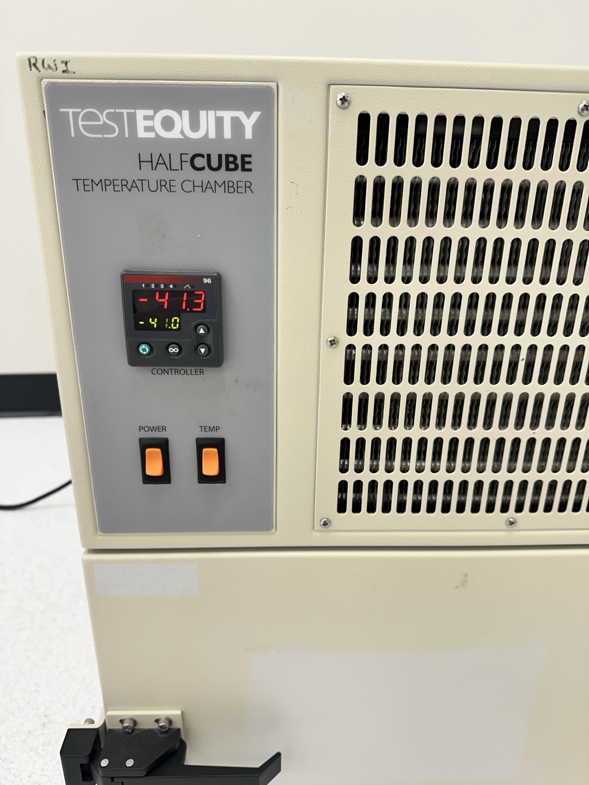 TestEquity HalfCube 105 Benchtop Temperature Chamber -40C to +130C