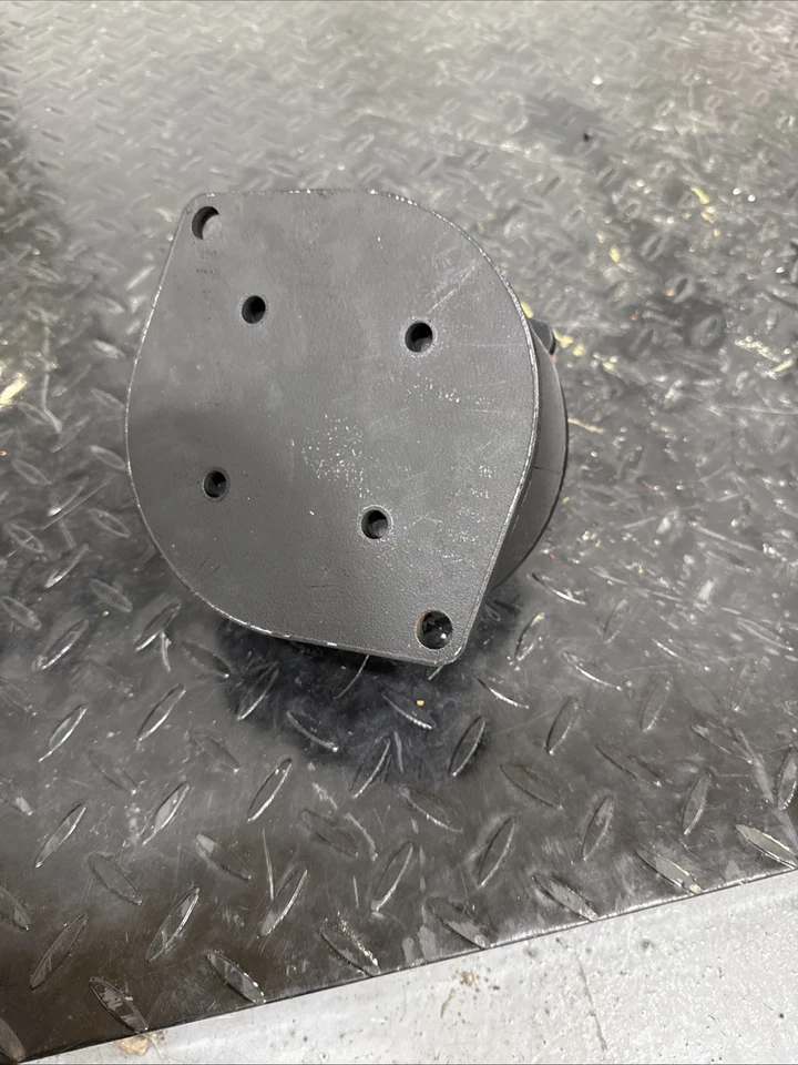 Новый резиновый амортизатор Volvo PN 13304787 - Изображение 4 из 4