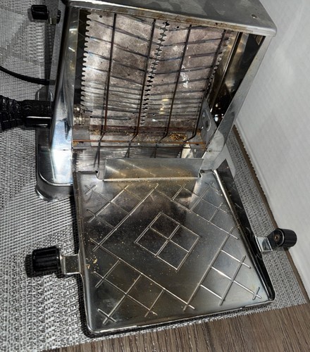 Electric Toastess Toaster Chrome Model 202 500 Watts Made in Canada Works - Picture 7 of 11