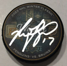 NICK FOLIGNO SIGNED BOSTON BRUINS 2023 WINTER CLASSIC HOCKEY PUCK W/ CASE COA