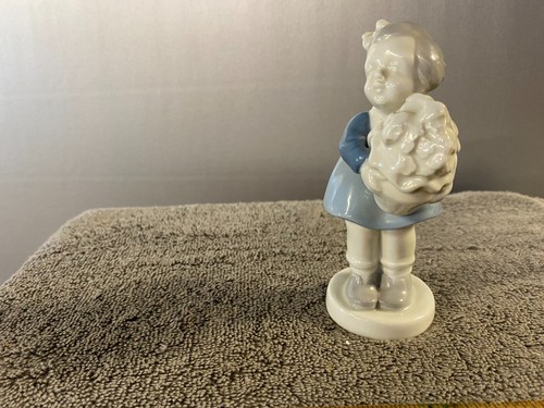 "Encantadora figura de colección de porcelana de Baviera de porcelana ""Niña con flores"", W. Alemania - Imagen 7 de 12