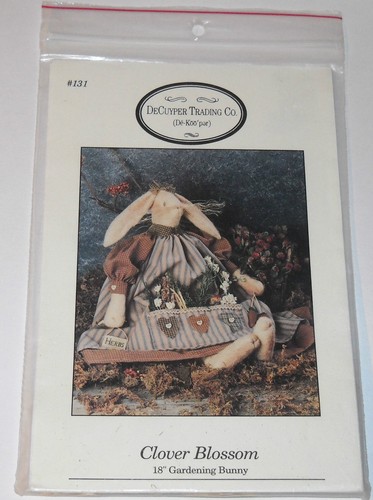 DeCuyper Trading Co. #131 Clover Blossom 45.9cm/18" Gardening Bunny Pattern - Bild 1 von 4