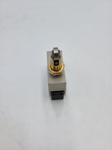 Omron 04MC-5020 Limit Switch SPDT A300 0.5A 125VDC 0.25A 250VDC 10 Amp 250 Volt - Picture 9 of 11