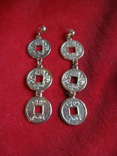 Long Gold Toned Round Disk Pierced Dangle Earrings - Picture 4 of 6