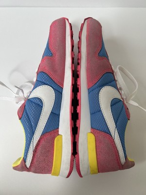 nike internationalist pink and blue