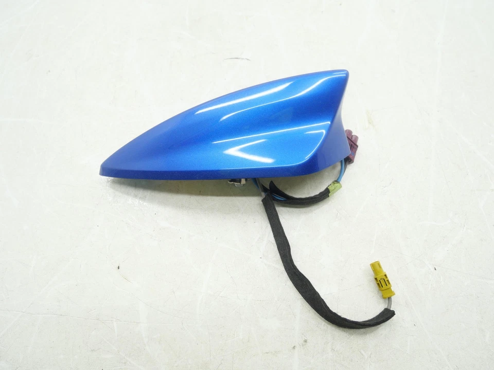 Utilice receptor de antena de aleta de tiburón Hyper Blue metálico 2016-2024 Chevy Camaro OEM Foto 2 de 4