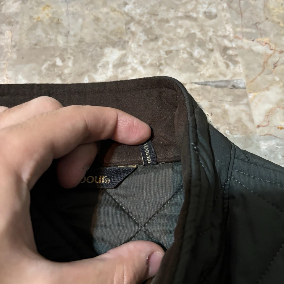 Chaleco Chaleco Barbour Lowerdale Para Hombres Medio Verde Acolchado Puffer Bolsillos con Cremallera a Presión Foto 3 de 4